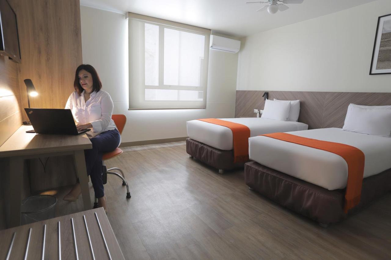 Готель Casa Andina Standard Trujillo Plaza Екстер'єр фото