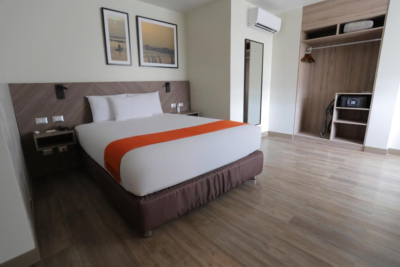 Готель Casa Andina Standard Trujillo Plaza Екстер'єр фото